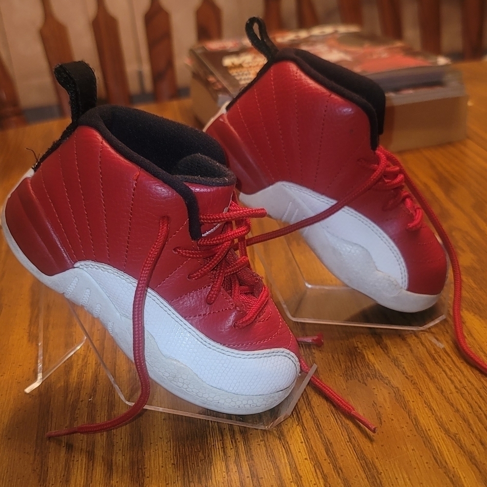 Since 8c Air Jordan Retro 12's red gym 2016.